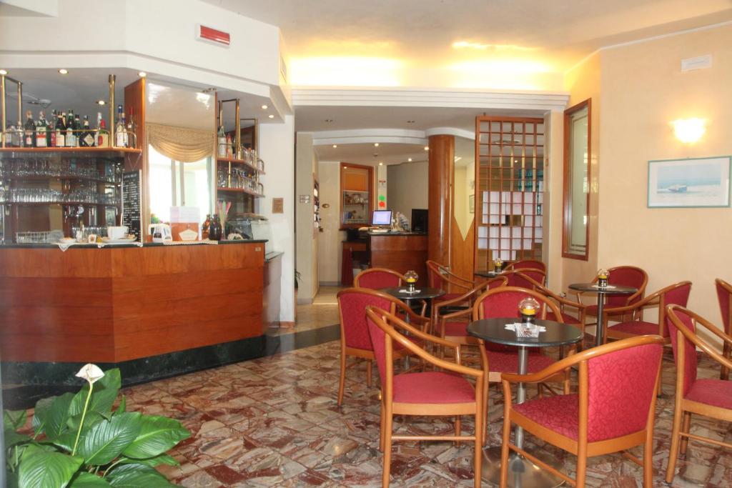 Лаундж или бар в Hotel Gran Venere Beach 3 Superior