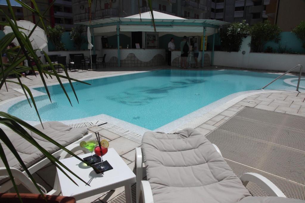 Бассейн в Hotel Gran Venere Beach 3 Superior или поблизости