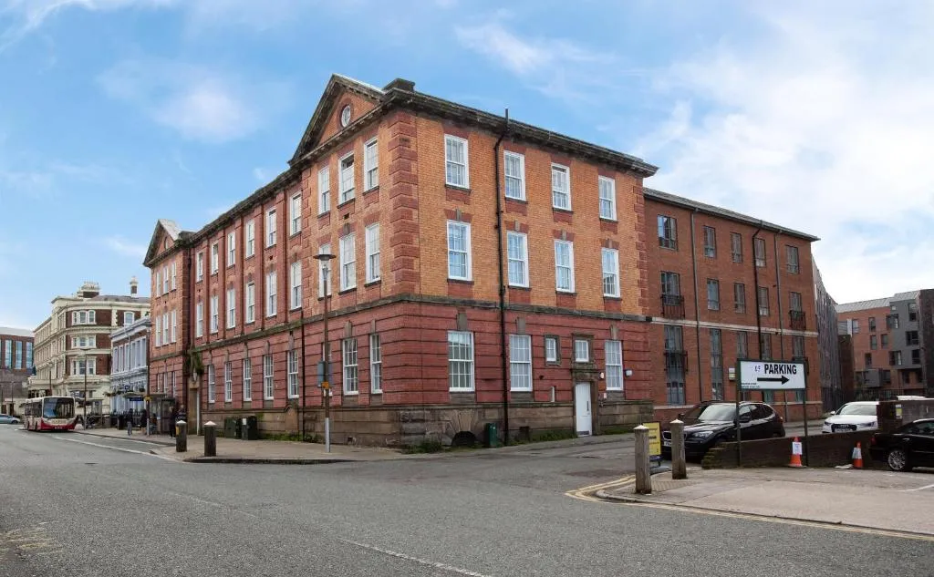 Chester railway station luxury apartment, Chester, United Kingdom