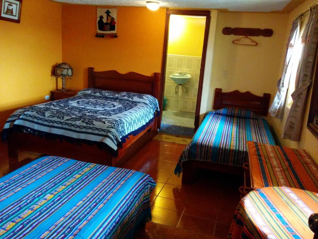 Postel nebo postele na pokoji v ubytování Hostal Curiñan