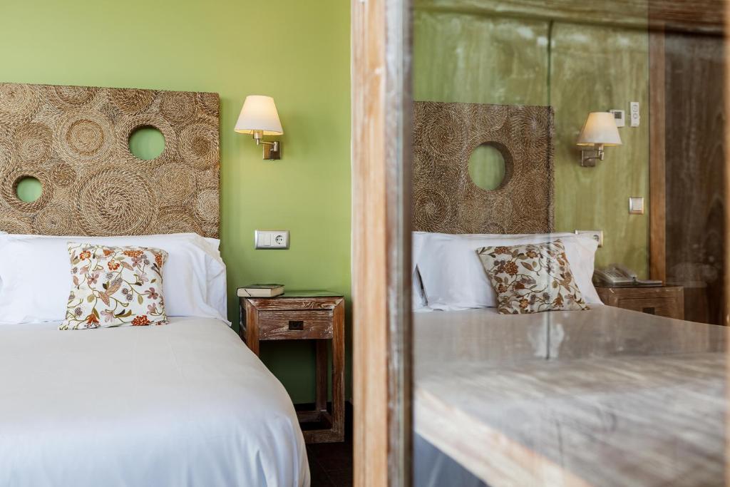 Postel nebo postele na pokoji v ubytování Eco Hotel Boutique & Spa Capitulo Trece - Adults Only