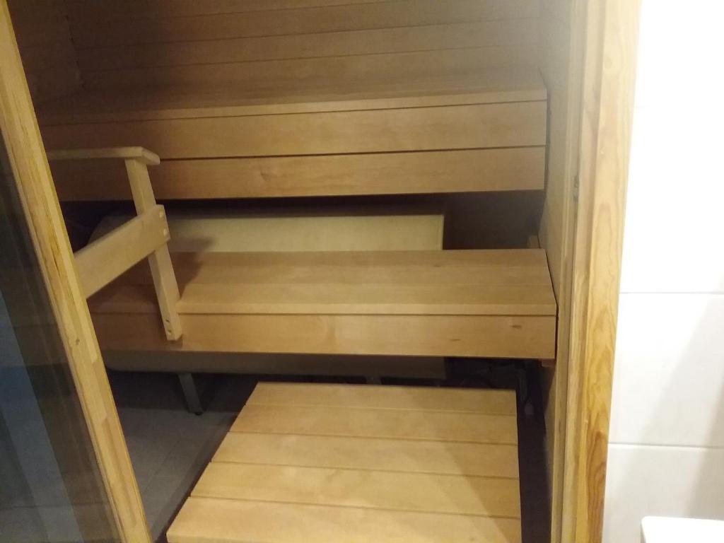 Palanda nebo palandy na pokoji v ubytování Lumostar