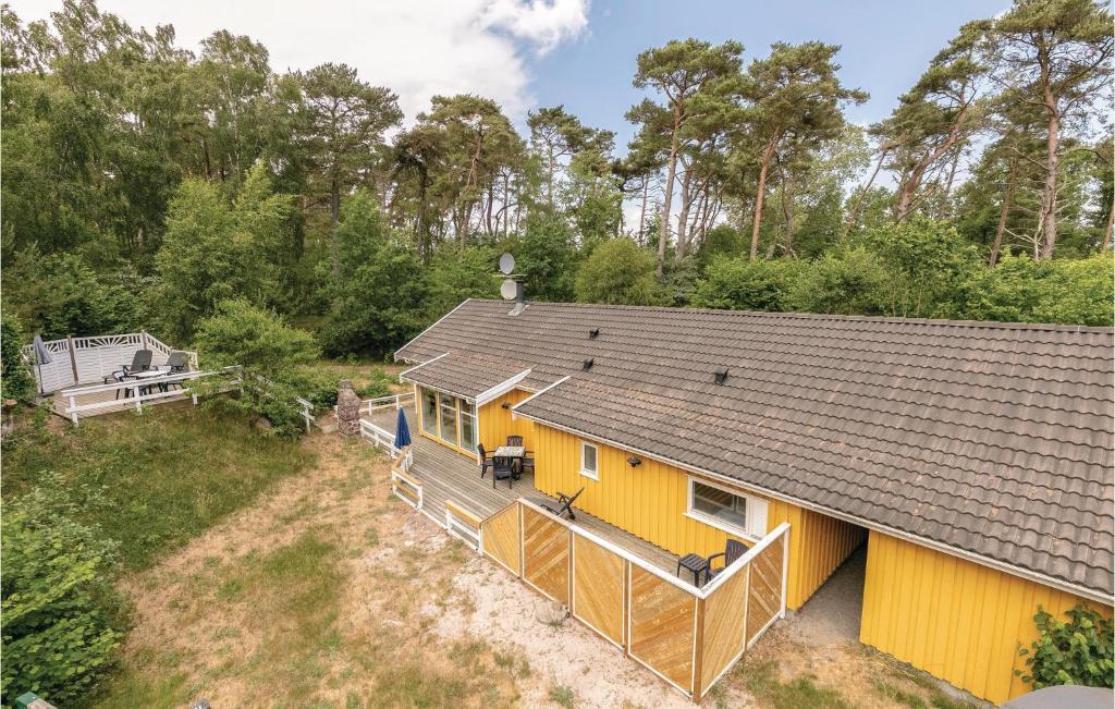 an overhead view of a yellow house with a deck at Duen in Vester Sømarken