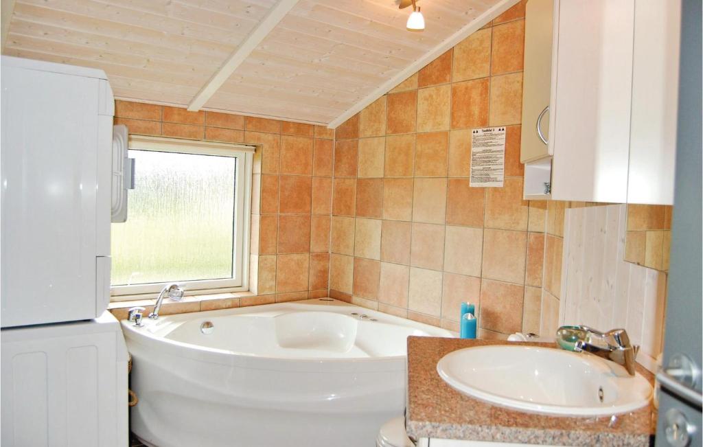 Koupelna v ubytování Holiday Home Pøt Strandby X