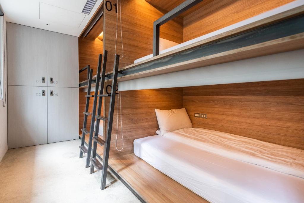 Postel nebo postele na pokoji v ubytování Bouti City Capsule Inn