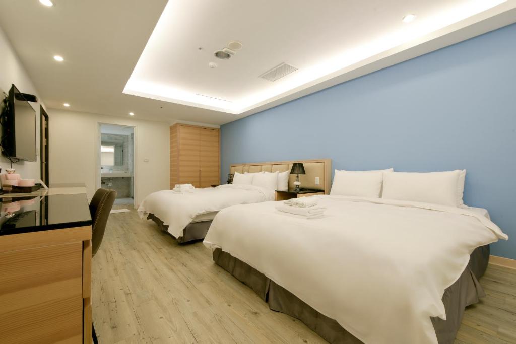 Hotel Champs Elysées - Queen Room With Two Queen Beds - No Window