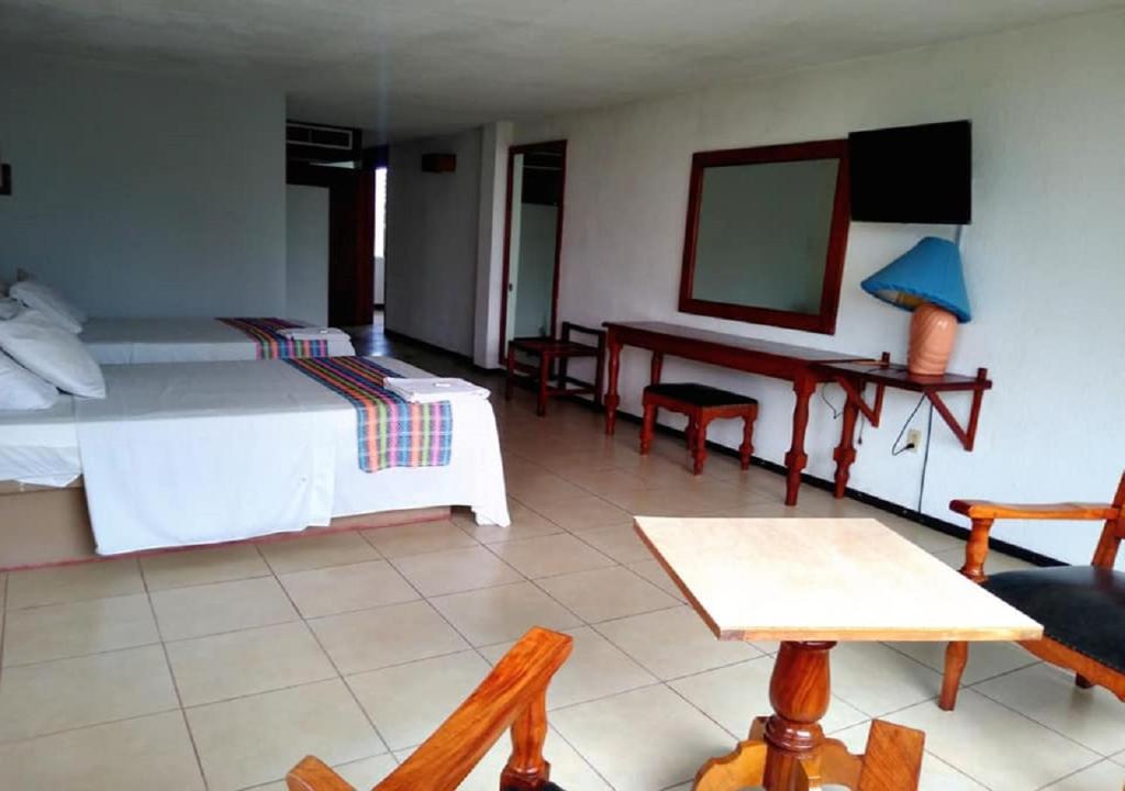 Postel nebo postele na pokoji v ubytování Hotel El Doral