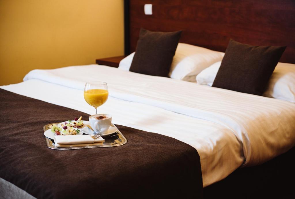 Postel nebo postele na pokoji v ubytování Hotel Piotr Spa&Wellness
