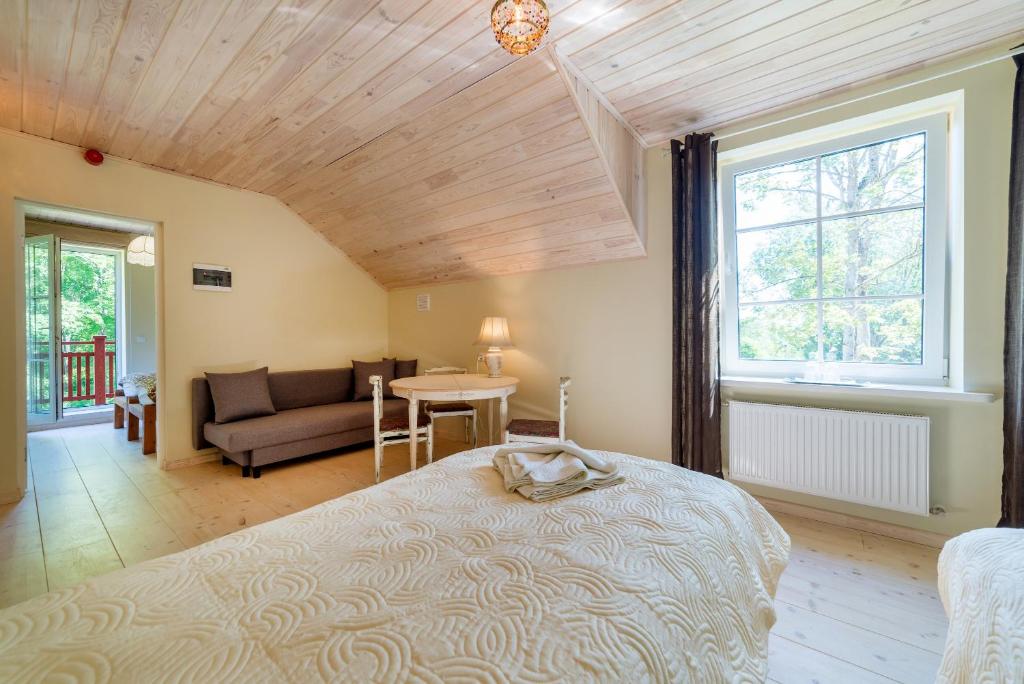 Postel nebo postele na pokoji v ubytování Svilpaunieki