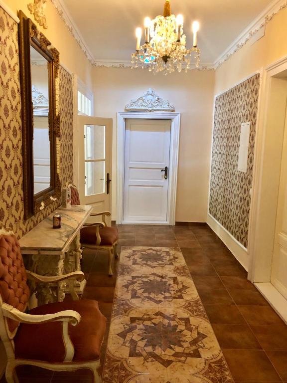 Ein Sitzbereich in der Unterkunft Lambach Villa