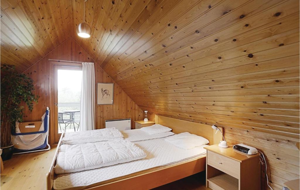 Postel nebo postele na pokoji v ubytování Holiday Home Nørreløkke Gudhjem Xi