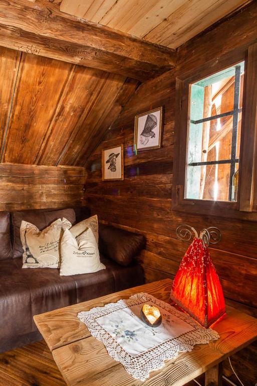 Posezení v ubytování Romantische Hütte