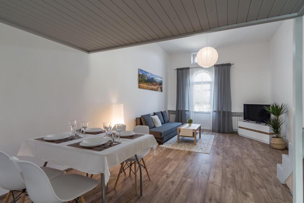 Apartamenty INTERDOM - Apartment With Balcony