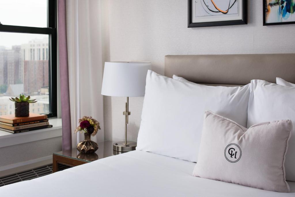 Claridge House Chicago, Tapestry Collection by Hilton - Deluxe Kamer Met Kingsize Bed