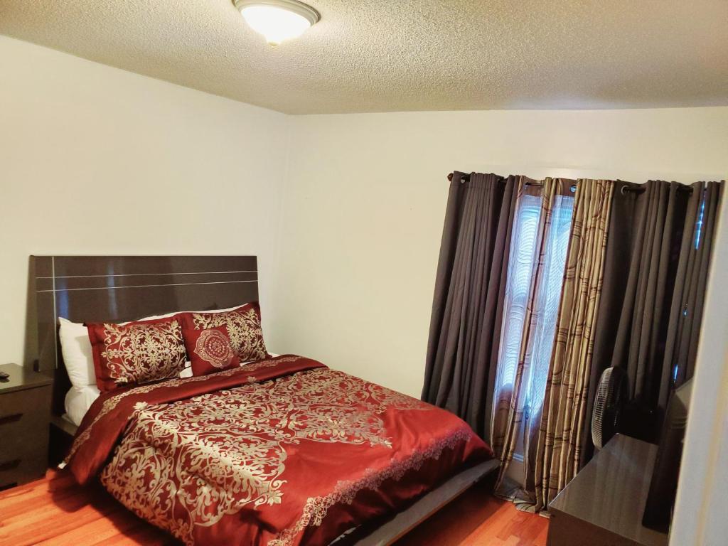 Postel nebo postele na pokoji v ubytování Fearlessrose vacation Rental 89