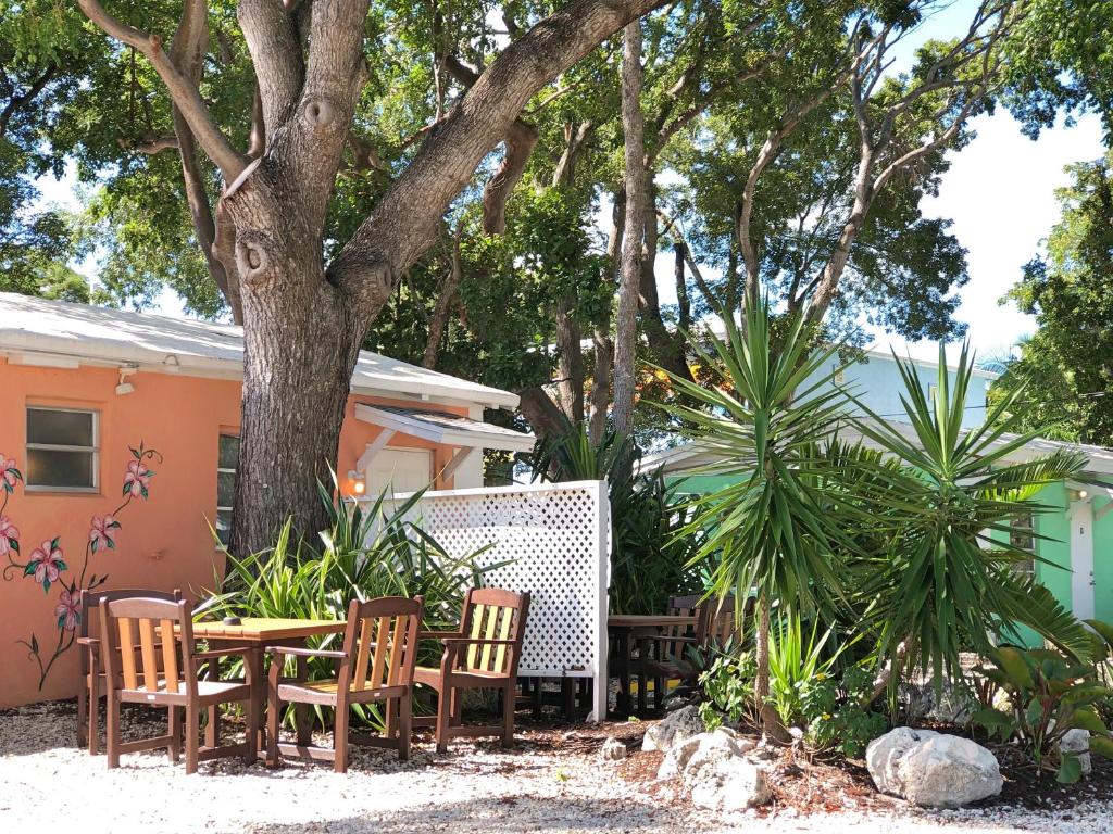 Giardino di The Pelican Key Largo Cottages