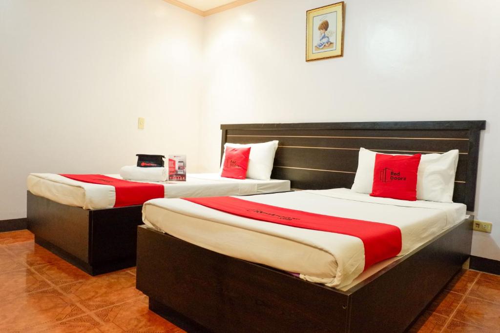 RedDoorz near Maribago Barangay Hall - Twin Room