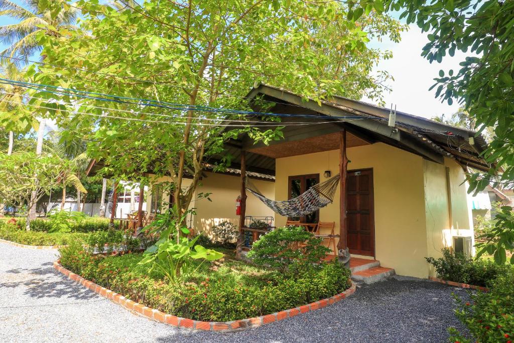 Zahrada ubytování Isara Lanta Beach Resort