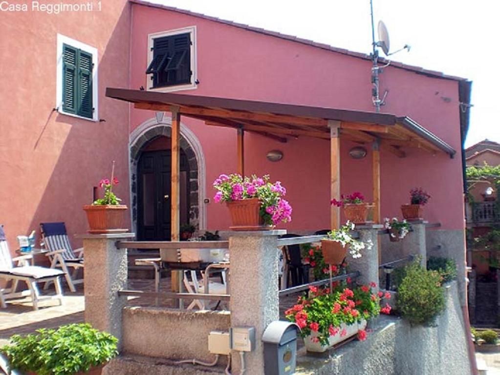 The building in which the holiday home is located