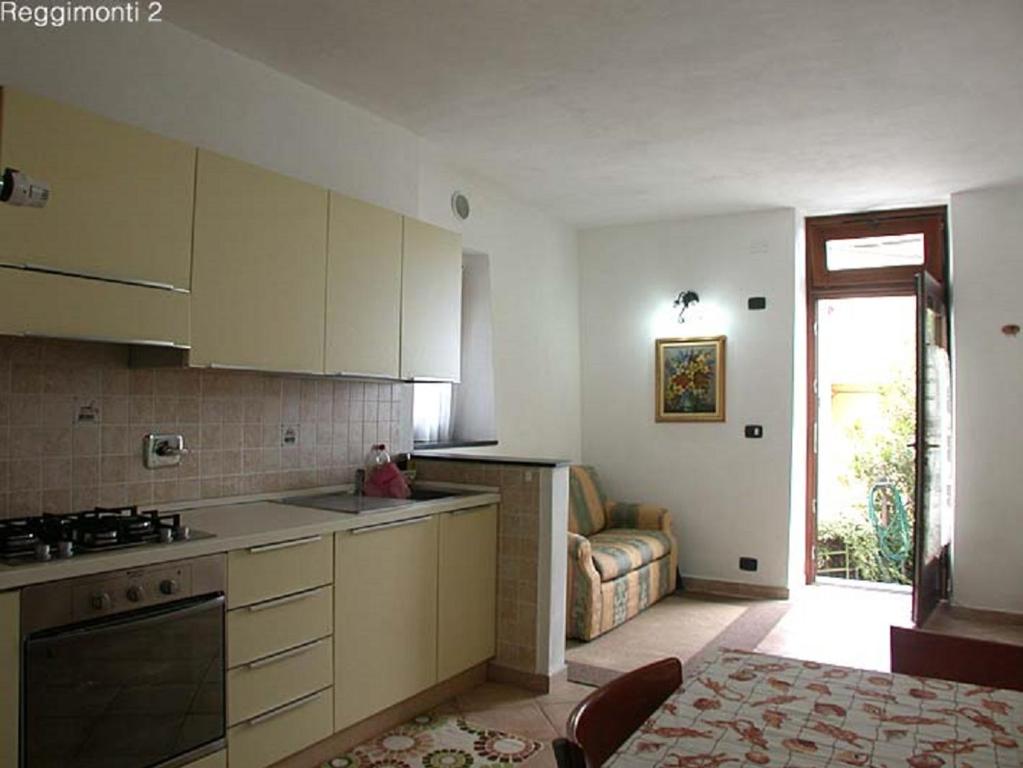A kitchen or kitchenette at Case vacanza Reggimonti Cinque Terre