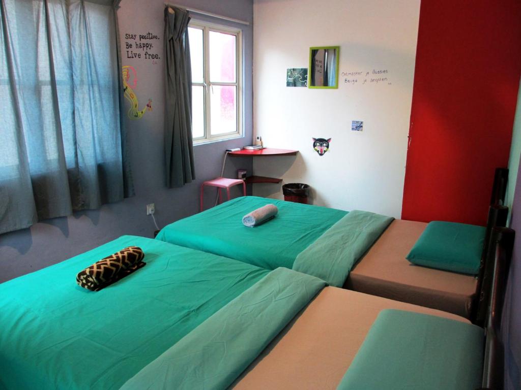 Sandakan Backpackers Hostel - Habitación Gemela Estándar