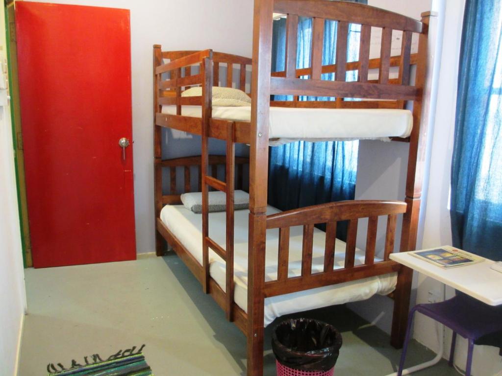 Postel nebo postele na pokoji v ubytování Sandakan Backpackers Hostel