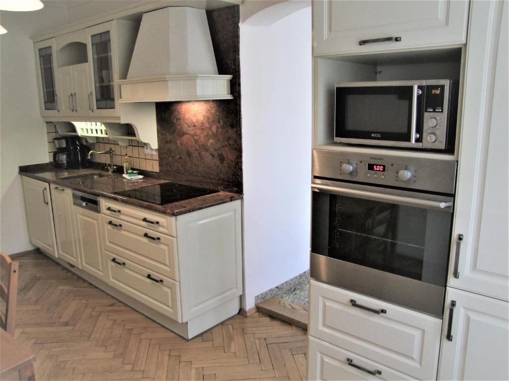 Kuchyň nebo kuchyňský kout v ubytování Charles Bridge Suites