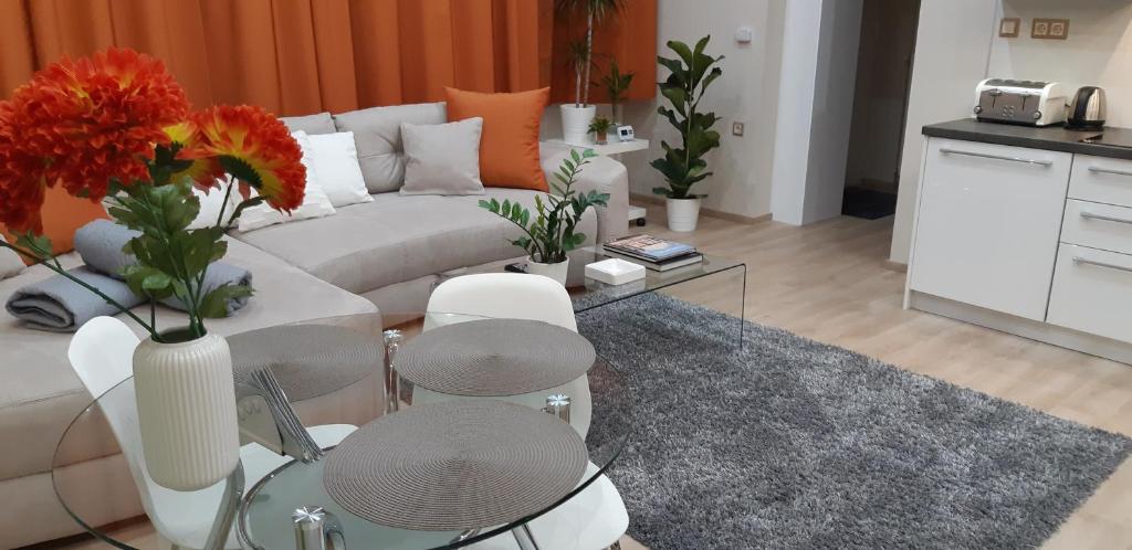 Kuchyňa alebo kuchynka v ubytovaní Modern, Quiet & Cozy Apartment in the middle of Downtown near Danube at Fashion street