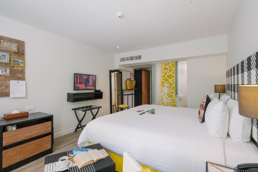 TV a/nebo společenská místnost v ubytování Burasari Phuket Resort & Spa