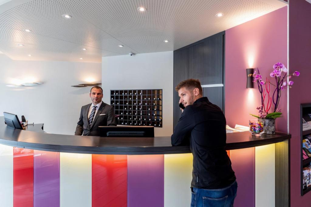 Hôtel Les Nations - Resim 7