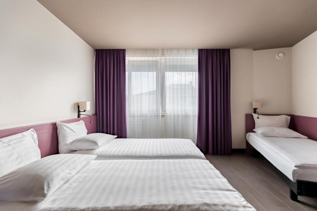 Hôtel Les Nations - Resim 12