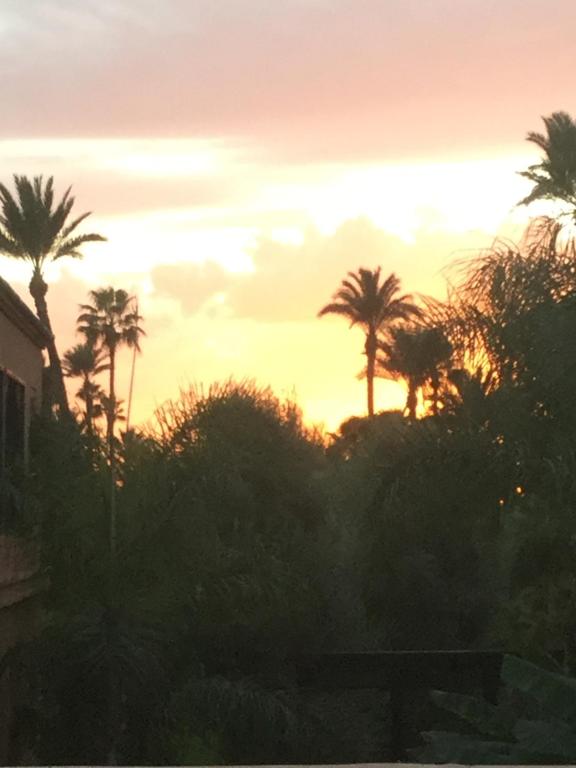 Riad – auringonlasku tai auringonnousu majoituspaikasta nähtynä