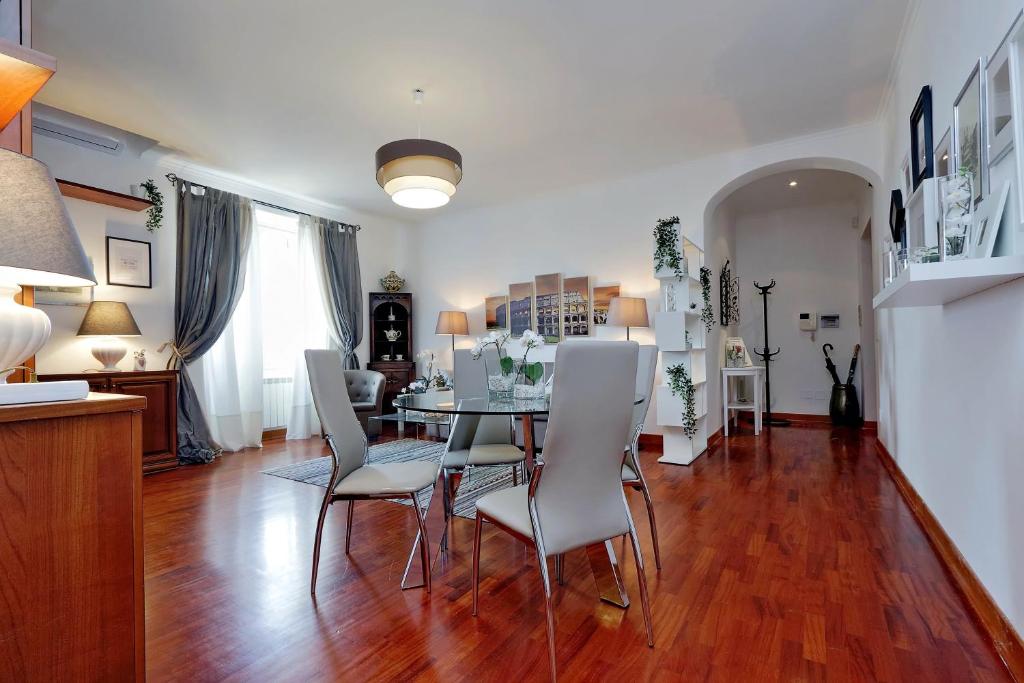 Posedenie v ubytovaní Colosseo Sunset Apartment