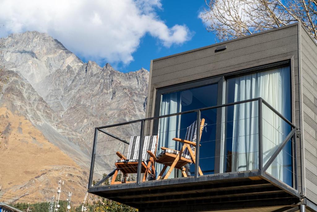 Nespecifikovaný výhled na hory nebo výhled na hory při pohledu z hotelu