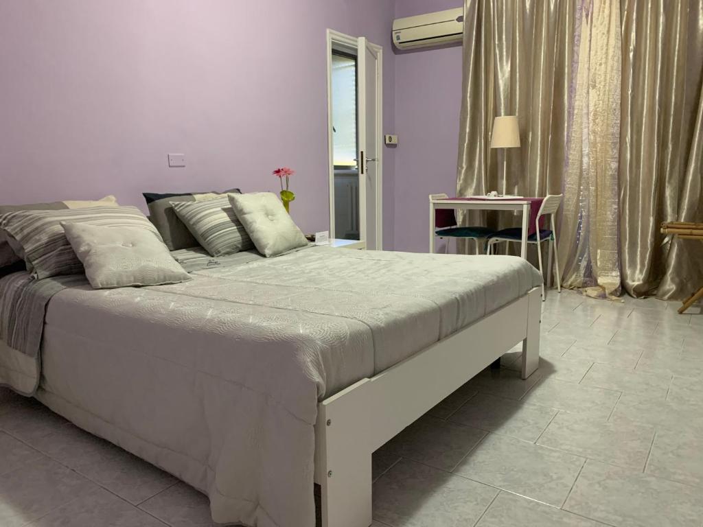 Postel nebo postele na pokoji v ubytování Albergo Lamanna Hotel digitale