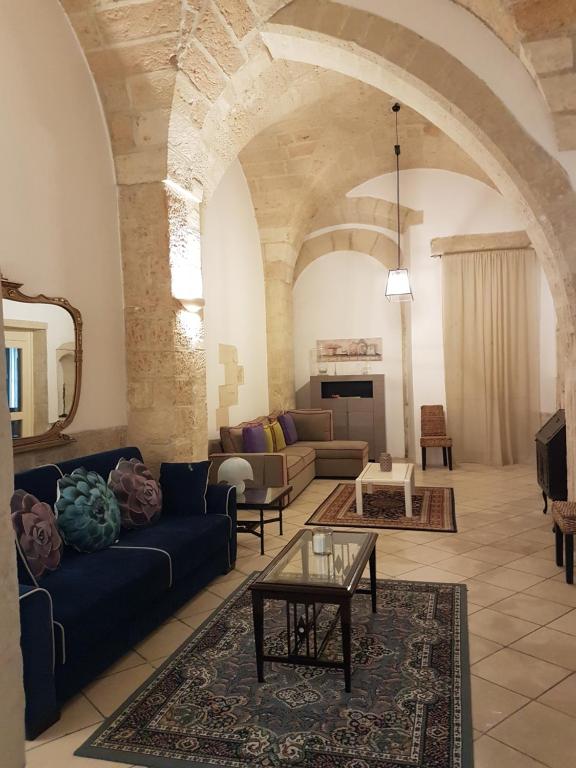 A seating area at La Dimora di Clary