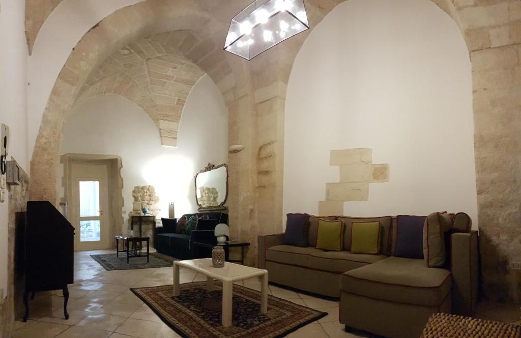 A seating area at La Dimora di Clary