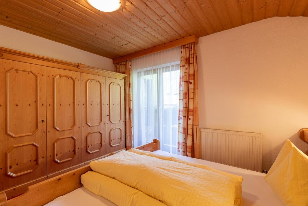 A bed or beds in a room at Haus Klaudia Gstrein