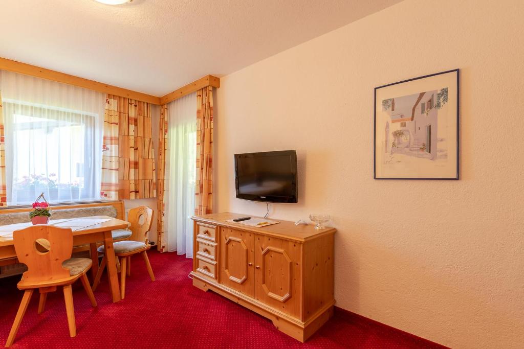 A television and/or entertainment centre at Haus Klaudia Gstrein