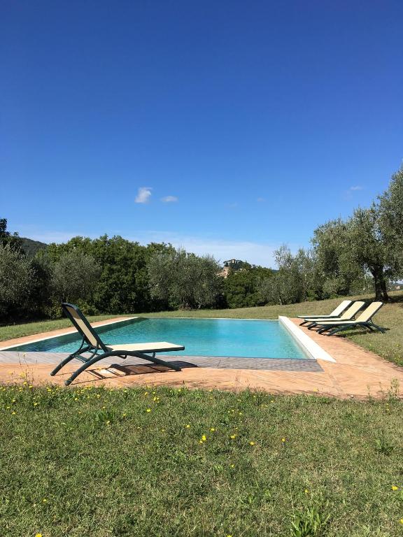 Basen w obiekcie Podere Bargnano Cetona, Sleeps 12, Pool, WiFi, Air conditioning lub w pobliżu