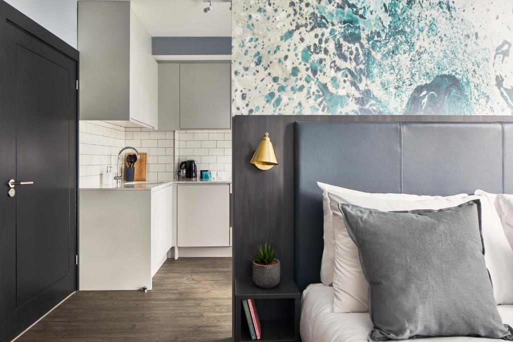 ARK Canary Wharf - Premium Studio