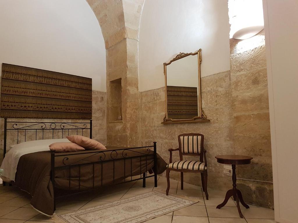A bed or beds in a room at La Dimora di Clary