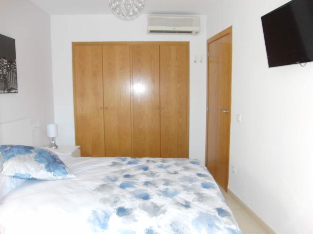 Postel nebo postele na pokoji v ubytování Torremar Benidorm Infinity 9