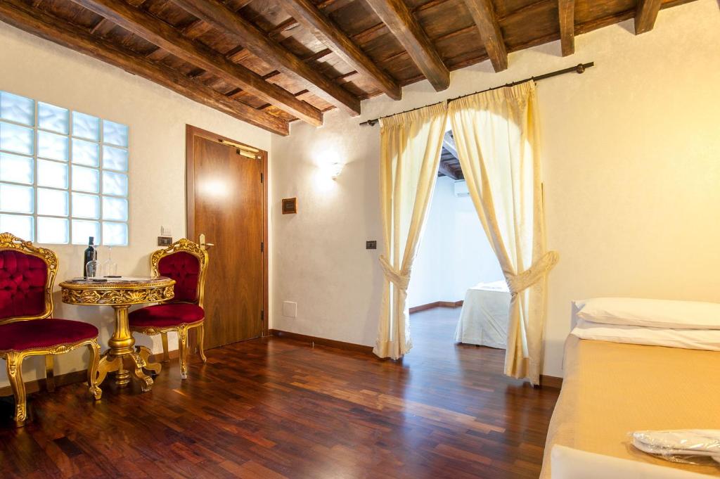 Uma área de estar em Royal House