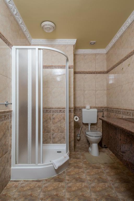 Hotel Bíbic és Tüskevár Étterem és Horgásztó - Resim 11