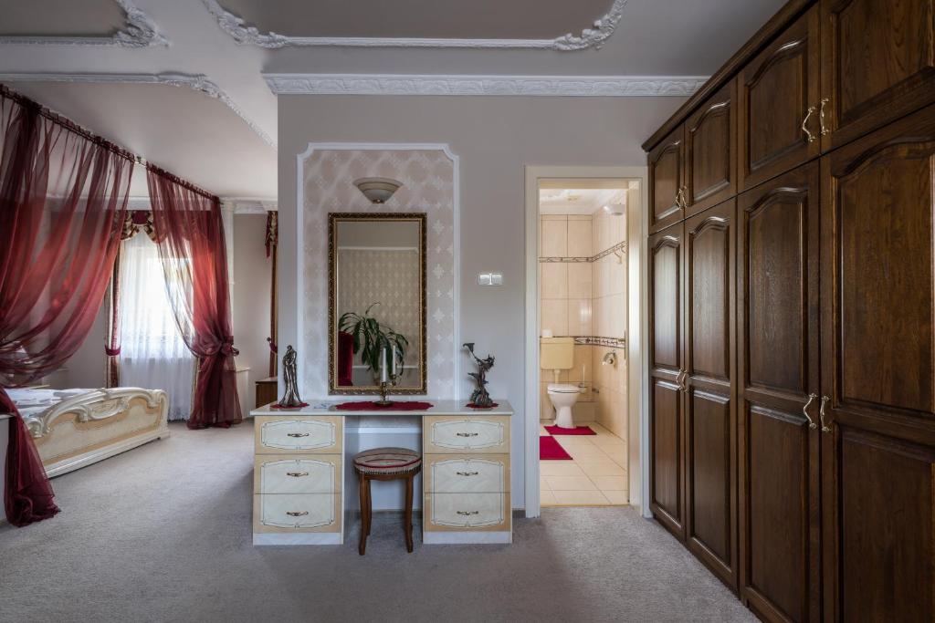 Hotel Bíbic és Tüskevár Étterem és Horgásztó - Resim 25