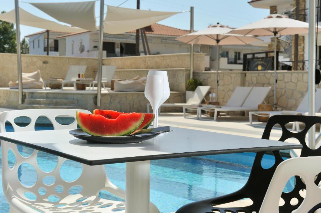 Bazén v ubytování Aristotelis Hotel nebo v jeho okolí