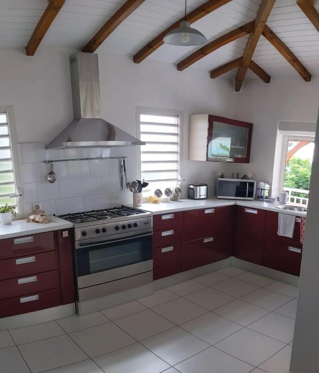 Kuchyň nebo kuchyňský kout v ubytování Villa Rosa Karibella