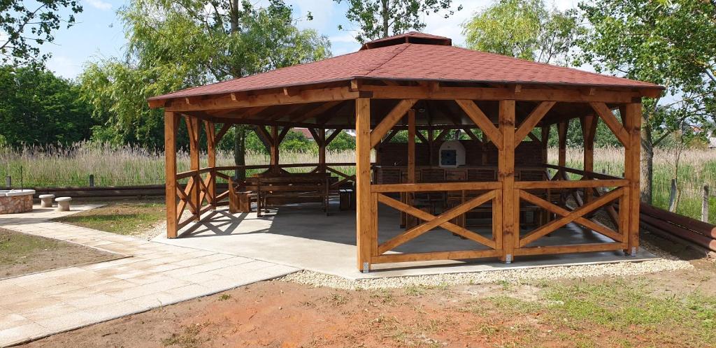 Hotel Bíbic és Tüskevár Étterem és Horgásztó - Resim 19