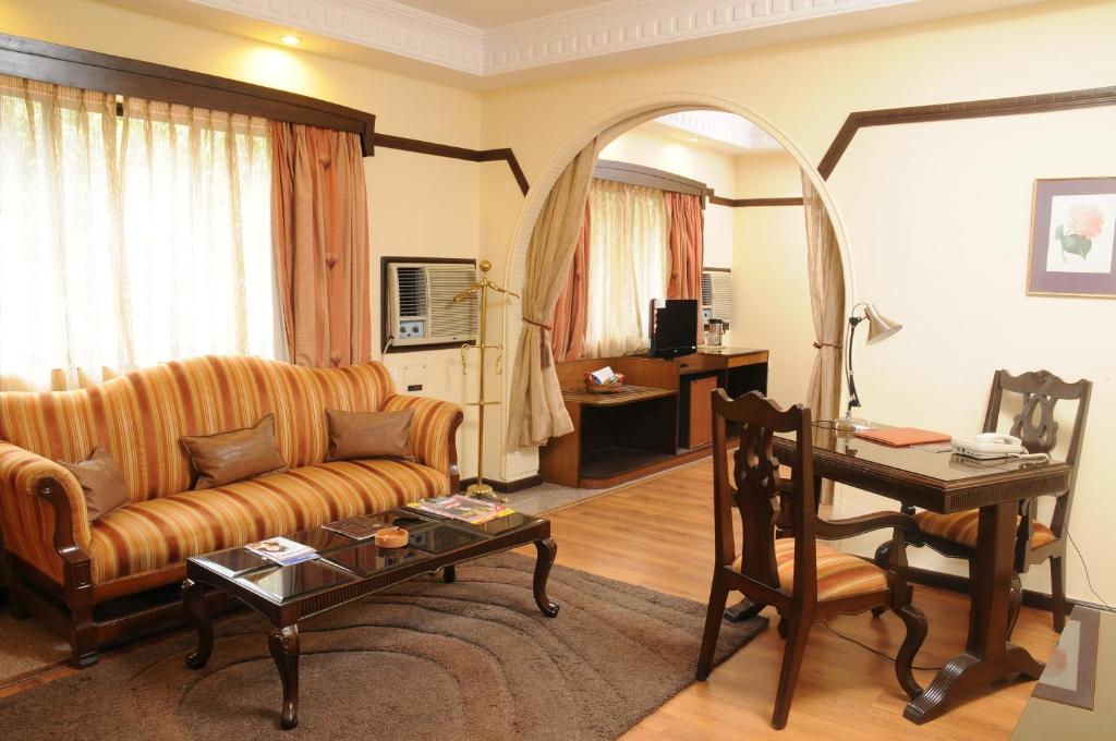 Posezení v ubytování Lytton Hotel